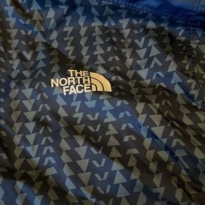 THE NORTH FACE NAVY AND GRAY WINDBREAKER PULLOVER